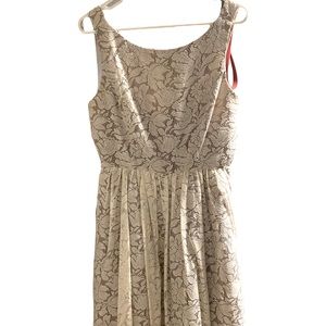 Ivory lace dress. Laura.